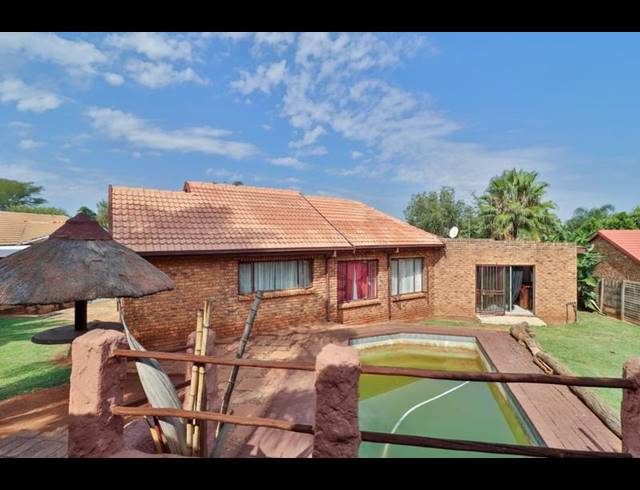 3 BEDROOM HOUSE FOR SALE IN SUIDERBERG